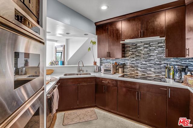 4105 Pacific Avenue, Marina del Rey CA: https://media.crmls.org/mediaz/51b323f6-c336-4d1d-9494-834f888d7879.jpg