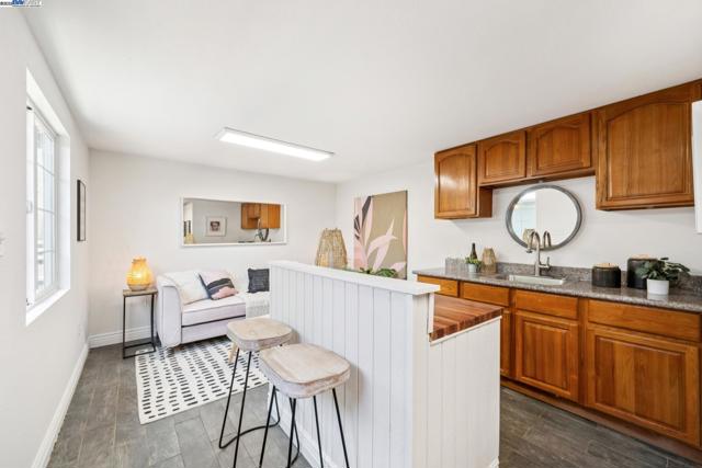 2449 26TH AVENUE, Oakland CA: https://media.crmls.org/mediaz/51b33cdf-b331-4e8d-b875-349586a4d97d.jpg