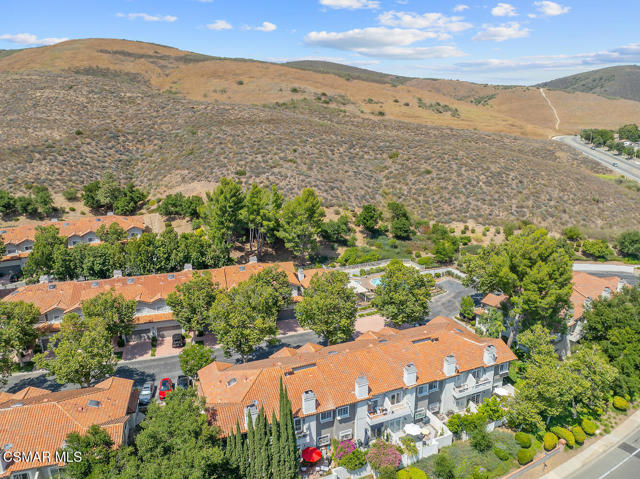 3109 E Hillcrest Drive, Westlake Village CA: https://media.crmls.org/mediaz/51b3b00a-b0e4-4963-a861-8ba6495eae7d.jpg