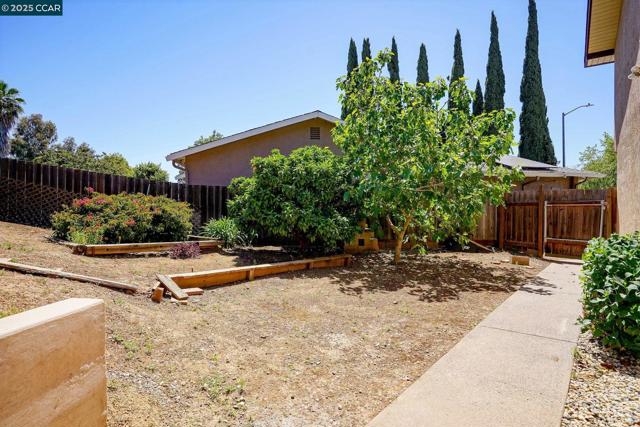 89 Cormorant Court, Martinez CA: https://media.crmls.org/mediaz/51b4f62a-7637-4749-a3e8-552b00090fdd.jpg
