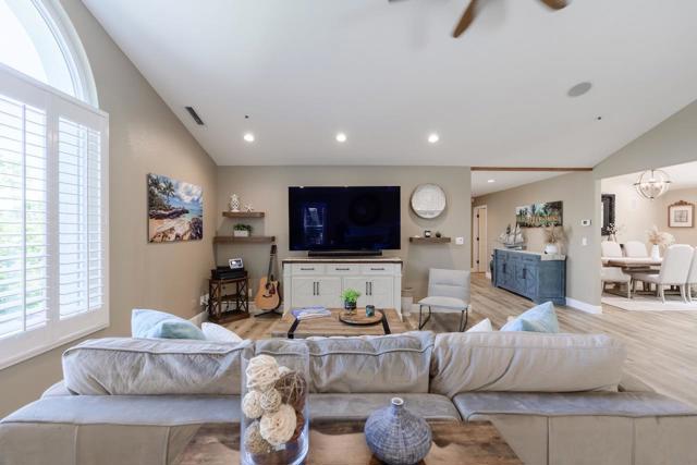 307 Sidesaddle Circle, Scotts Valley CA: https://media.crmls.org/mediaz/51b4fba9-495e-4b29-85f0-aa9370b63c9a.jpg