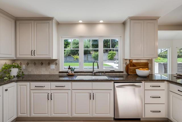 121 Day Valley Lane, Aptos CA: https://media.crmls.org/mediaz/51b526a6-d1fa-490a-9134-42cc4992f4e8.jpg