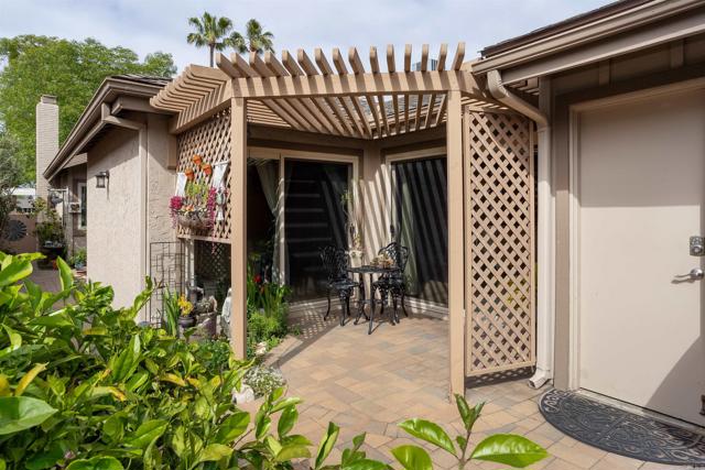 1564 Via Brisa Del Lago, San Marcos CA: https://media.crmls.org/mediaz/51b526fd-90a9-40cd-a60f-170b50112219.jpg
