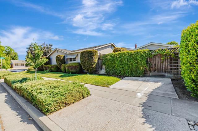 978 Woodgrove Lane, San Jose CA: https://media.crmls.org/mediaz/51b5d41a-f74d-4a55-8248-649e757da894.jpg