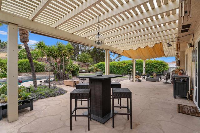 3812 Wild Oats Ln, Bonita CA: https://media.crmls.org/mediaz/51b5dd30-4088-4363-9739-60dbd334a60d.jpg