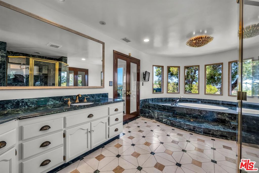 MLS #26865893 image #24