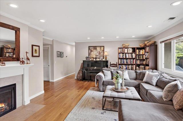 12058 CANDY Lane, Saratoga CA: https://media.crmls.org/mediaz/51b7244e-3fd7-4ec4-a9f6-88d5cdd15167.jpg