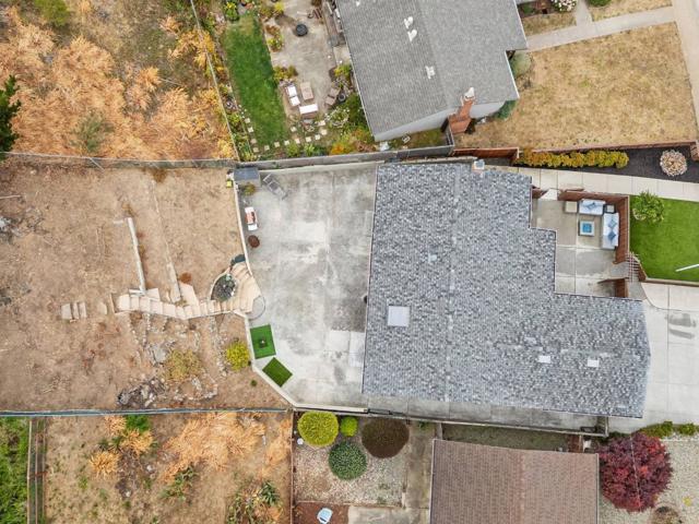 1415 LInda Mar Boulevard, Pacifica CA: https://media.crmls.org/mediaz/51b7352f-855e-4ee2-a565-c5db970ea9e2.jpg