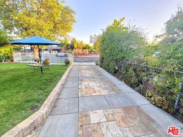 9518 Woodale Avenue photo 5