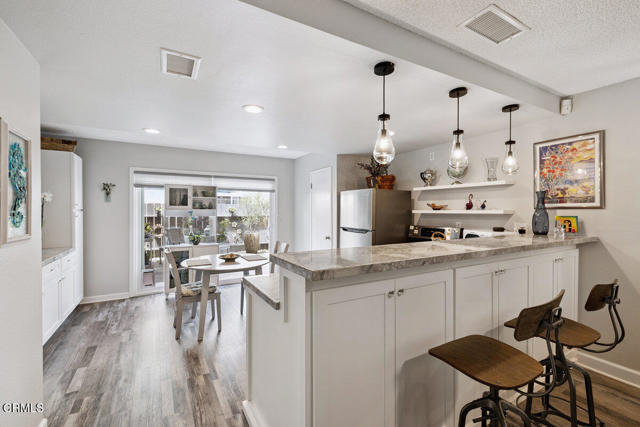 Detail Gallery Image 9 of 42 For 5205 W Wooley Rd #2,  Oxnard,  CA 93035 - 2 Beds | 1/1 Baths