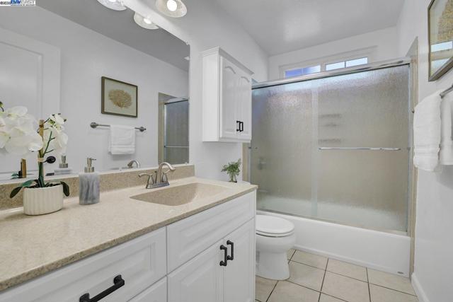 40652 Encanto Way, Fremont CA: https://media.crmls.org/mediaz/51b807b3-c2de-4874-9f00-d002d8726465.jpg