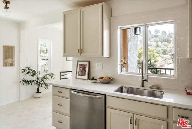 2038 Wollam Street, Los Angeles CA: https://media.crmls.org/mediaz/51b818a0-1472-41fe-8194-80d9f65ee4ef.jpg