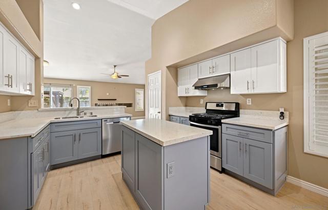 250 Del Mesa Ct, Oceanside CA: https://media.crmls.org/mediaz/51b84040-e762-4cfc-9897-c5365d5131eb.jpg