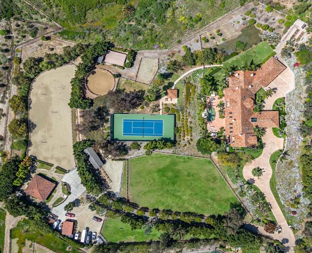 This entertainer's property has all that the sports and equestrian enthusiast could ever want 1