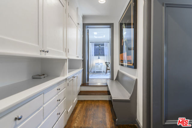 5181 Franklin Avenue, Los Angeles CA: https://media.crmls.org/mediaz/51b89557-85f8-433e-a2db-b56fc523345c.jpg