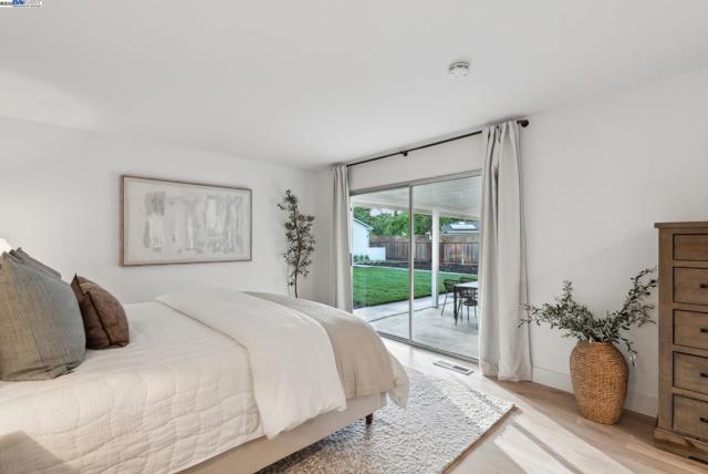 2129 Youngs Ct, Walnut Creek CA: https://media.crmls.org/mediaz/51b92678-5b3e-4b17-a006-cb6f43ca4180.jpg
