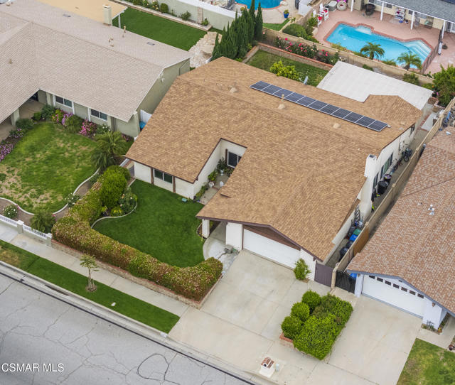 2653 N Broadmoor Avenue, Simi Valley CA: https://media.crmls.org/mediaz/51b94e2b-38a3-4c42-acdd-e949a4e02264.jpg