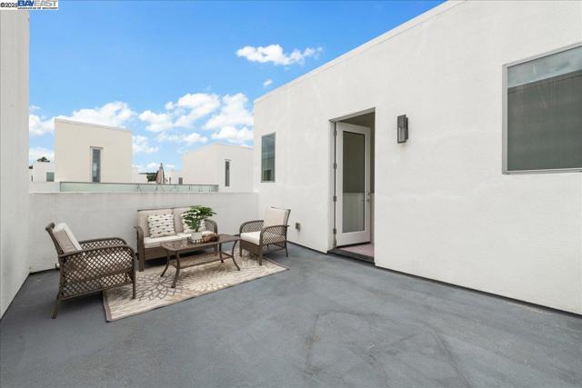 7906 Regional Cmn, Dublin CA: https://media.crmls.org/mediaz/51b97a06-f385-4a48-a449-329ffa8646ad.jpg