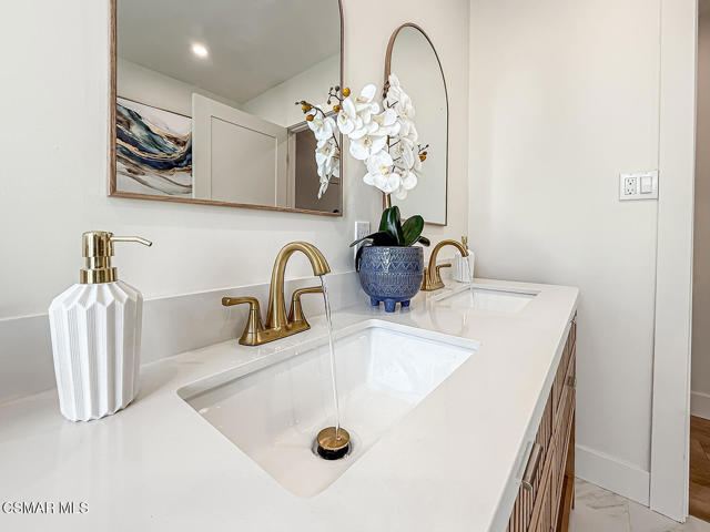 7530 Gaviota Avenue, Lake Balboa CA: https://media.crmls.org/mediaz/51b98ed6-e696-48af-b5ce-de2b8f58315a.jpg