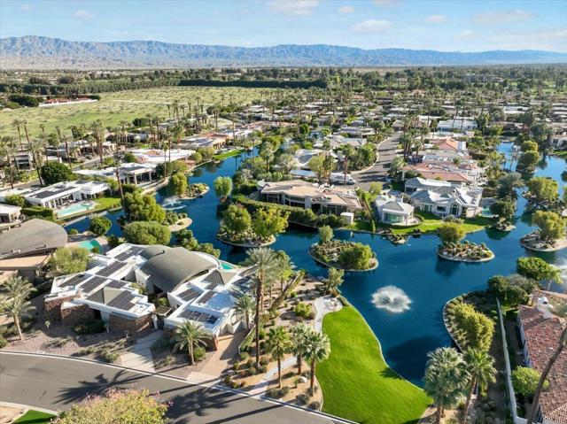 102 Waterford Circle, Rancho Mirage CA: https://media.crmls.org/mediaz/51b9a6ce-ff06-4750-97be-97a78a35c6b3.jpg