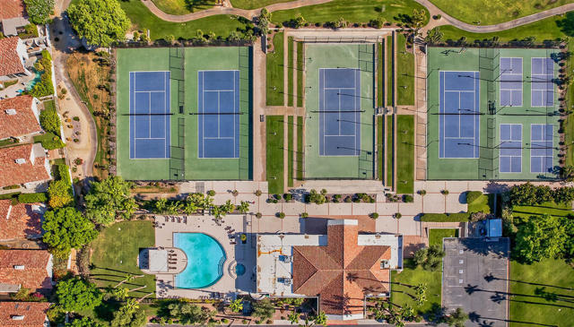 77707 Calle Las Brisas S, Palm Desert CA: https://media.crmls.org/mediaz/51ba83b3-5d3a-4b24-bd8a-4c5ab2634e66.jpg
