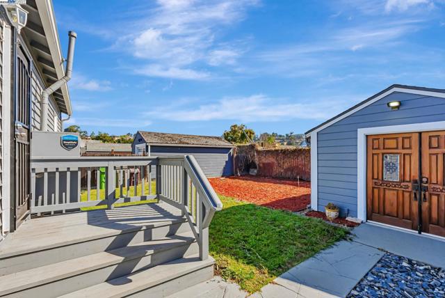 10500 Byron Ave, Oakland CA: https://media.crmls.org/mediaz/51bae598-b2a2-445e-afea-c2dc0cabf385.jpg