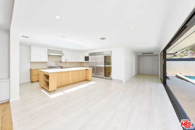 310 Beloit Avenue, Los Angeles CA: https://media.crmls.org/mediaz/51bb8af8-3e37-4d83-a9a8-84926c76d83f.jpg