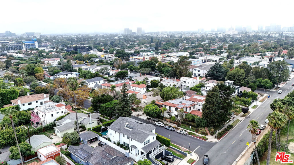 https://media.crmls.org/mediaz/51bc0106-bdab-4535-a089-498831a2a46c.jpg?preset=X-Large