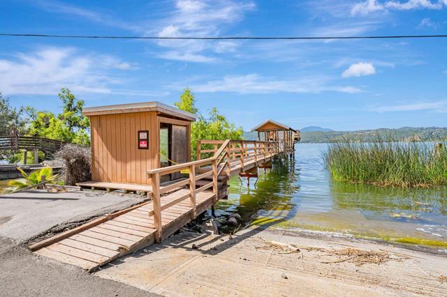 12340 Lakeshore Drive, Clearlake CA: https://media.crmls.org/mediaz/51bc4314-4255-4ff7-b69e-4a675f9cc1cc.jpg