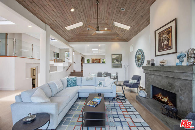 1312 Shoreline Drive, Santa Barbara CA: https://media.crmls.org/mediaz/51bd46f0-ac81-4035-872b-65847c5b620f.jpg