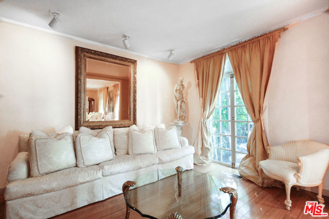 1148 COLDWATER CANYON Drive, Beverly Hills CA: https://media.crmls.org/mediaz/51bd5a1b-2604-4cb4-8454-c1f26632be1a.jpg