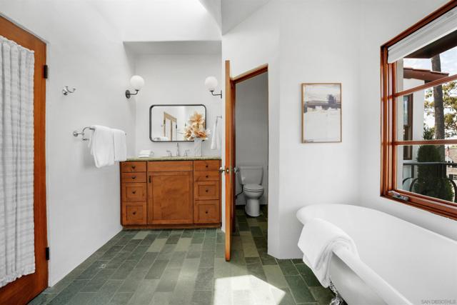 4435 Conde Pl, San Diego CA: https://media.crmls.org/mediaz/51bda198-30c3-4e28-910f-76b518d6b6af.jpg