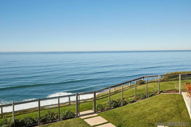 940 Sealane Dr, Encinitas CA: https://media.crmls.org/mediaz/51be44a5-77dd-419b-912f-625f7a4b5a20.jpg