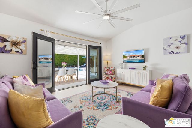 1489 E Francis Drive, Palm Springs CA: https://media.crmls.org/mediaz/51be85d2-5dca-45b3-a5e5-53ea643df92d.jpg