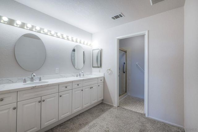 1089 Ridge Heights Dr, Fallbrook CA: https://media.crmls.org/mediaz/51bef12b-2689-4306-a509-2edb30ef03ee.jpg