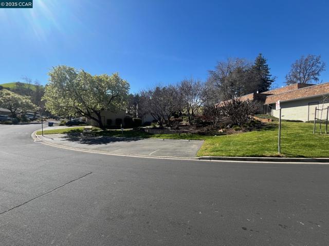 1800 Cannon Dr, Walnut Creek CA: https://media.crmls.org/mediaz/51bf174f-ad85-4232-a27f-239803a1b66e.jpg