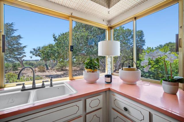 9495 S Century Oak Road, Salinas CA: https://media.crmls.org/mediaz/51bf1b88-3da6-438e-aaa2-957d20bbd26b.jpg