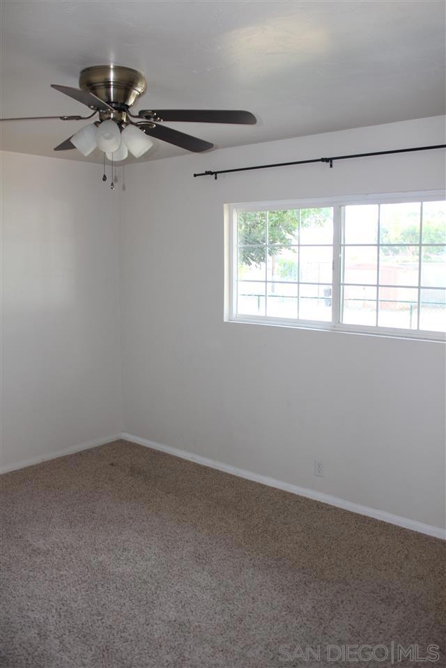 520 Glover AVE, Chula Vista CA: https://media.crmls.org/mediaz/51bf2936-82e5-4d02-9d42-4d82bfce118e.jpg