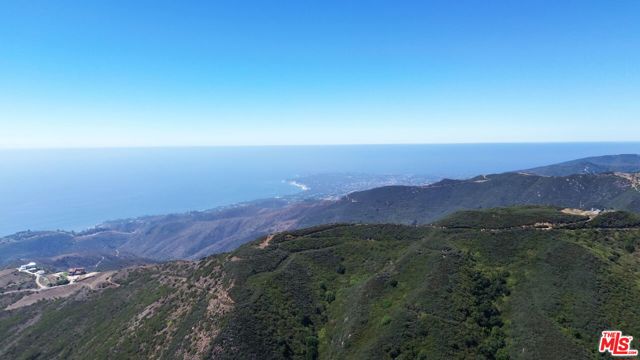26351 Ingleside Way, Malibu CA: https://media.crmls.org/mediaz/51bf68e0-9002-4594-ab61-86afc4581a80.jpg