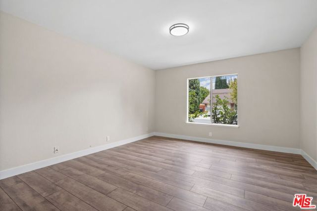 2749 Amber Wood Place, Thousand Oaks CA: https://media.crmls.org/mediaz/51c07aaf-42d0-4a7a-b116-553d69f719bf.jpg