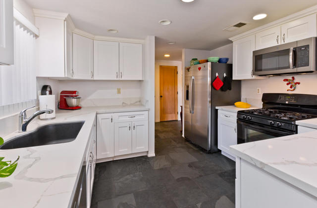 1291 Tiffany N Circle, Palm Springs CA: https://media.crmls.org/mediaz/51c0ace4-7101-417e-9e07-d3cb0ac5b26a.jpg
