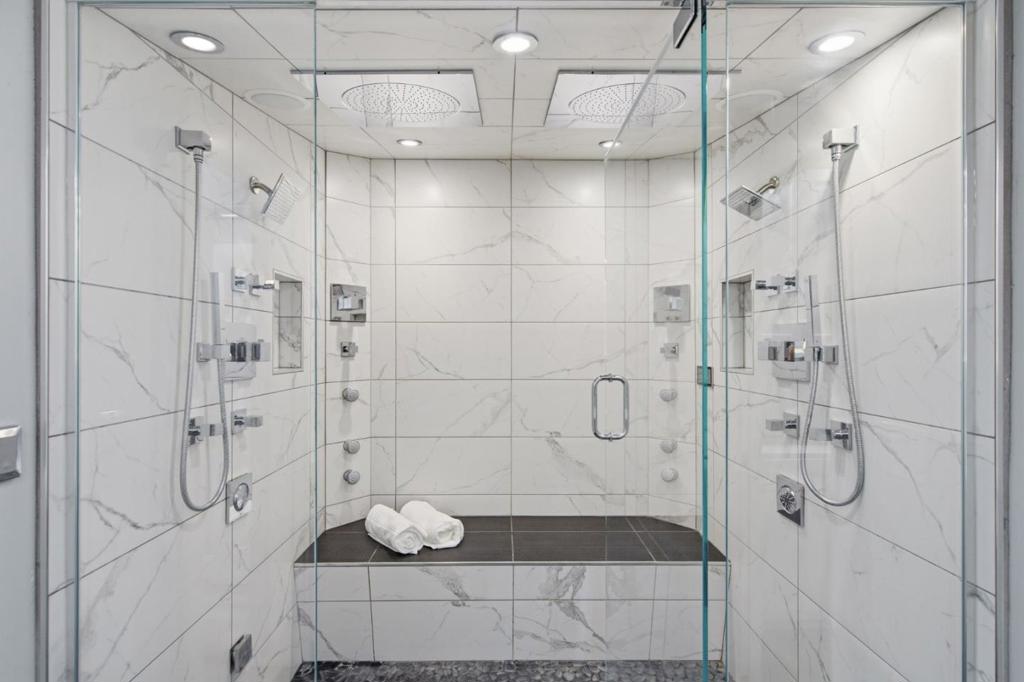 https://media.crmls.org/mediaz/51c1d572-6916-4232-93ef-b725a537966a.jpg?preset=X-Large