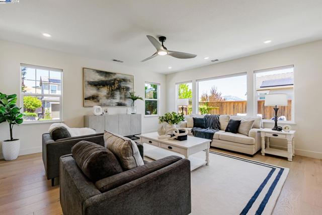 2002 Davoli Ct, San Ramon CA: https://media.crmls.org/mediaz/51c224d2-3dd3-415a-8b20-0e6b53917525.jpg