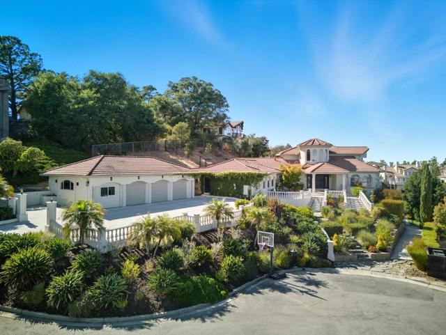 1 Lewis Ranch Road, San Carlos CA: https://media.crmls.org/mediaz/51c25d91-4a63-47d9-b6f3-e2628e4943d3.jpg