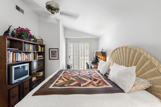 43870 Via Granada, Palm Desert CA: https://media.crmls.org/mediaz/51c2b6d4-cd15-4c63-bd29-214379e330d5.jpg