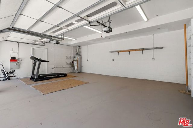 16980 Escalon Drive, Encino CA: https://media.crmls.org/mediaz/51c2d1ac-16df-4102-8c47-2c8a2694f257.jpg