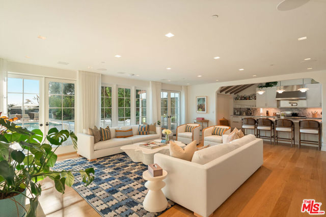 Image 12 of 72 For 705 Palisades Beach Road