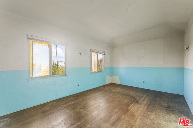 4958 Loleta Avenue, Los Angeles CA: https://media.crmls.org/mediaz/51c31037-fcb5-4772-9d9b-401fe57a0352.jpg