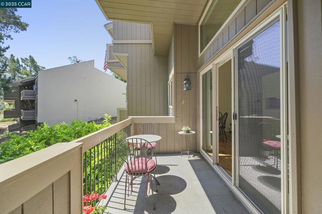 2059 Ascot Dr., Moraga CA: https://media.crmls.org/mediaz/51c312ee-571b-42da-9731-11d28d1157fb.jpg