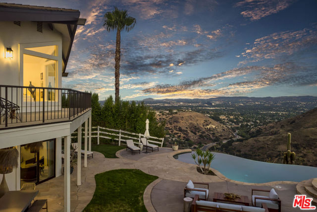 130 Dapplegray Road, Bell Canyon CA: https://media.crmls.org/mediaz/51c33e9c-2ea6-45ca-9462-83aa56b88e73.jpg